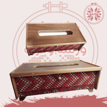 علبة محارم تطريز يدوي احمر ناعم