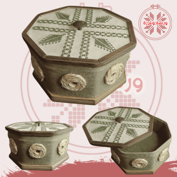 مضيفة تطريز يدوي بالالوان الاخضر والعشبي