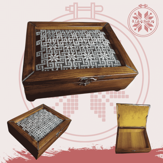 مضيفة تطريز يدوي بالالوان الازرق الفاتح والابيض