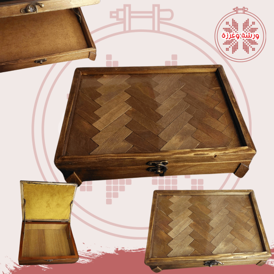 مضيفة خشبية بنقش هندسي مميز