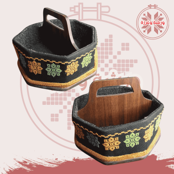 مضيفة تطريز يديوي مع ماسك يد الاخضر والاصفر